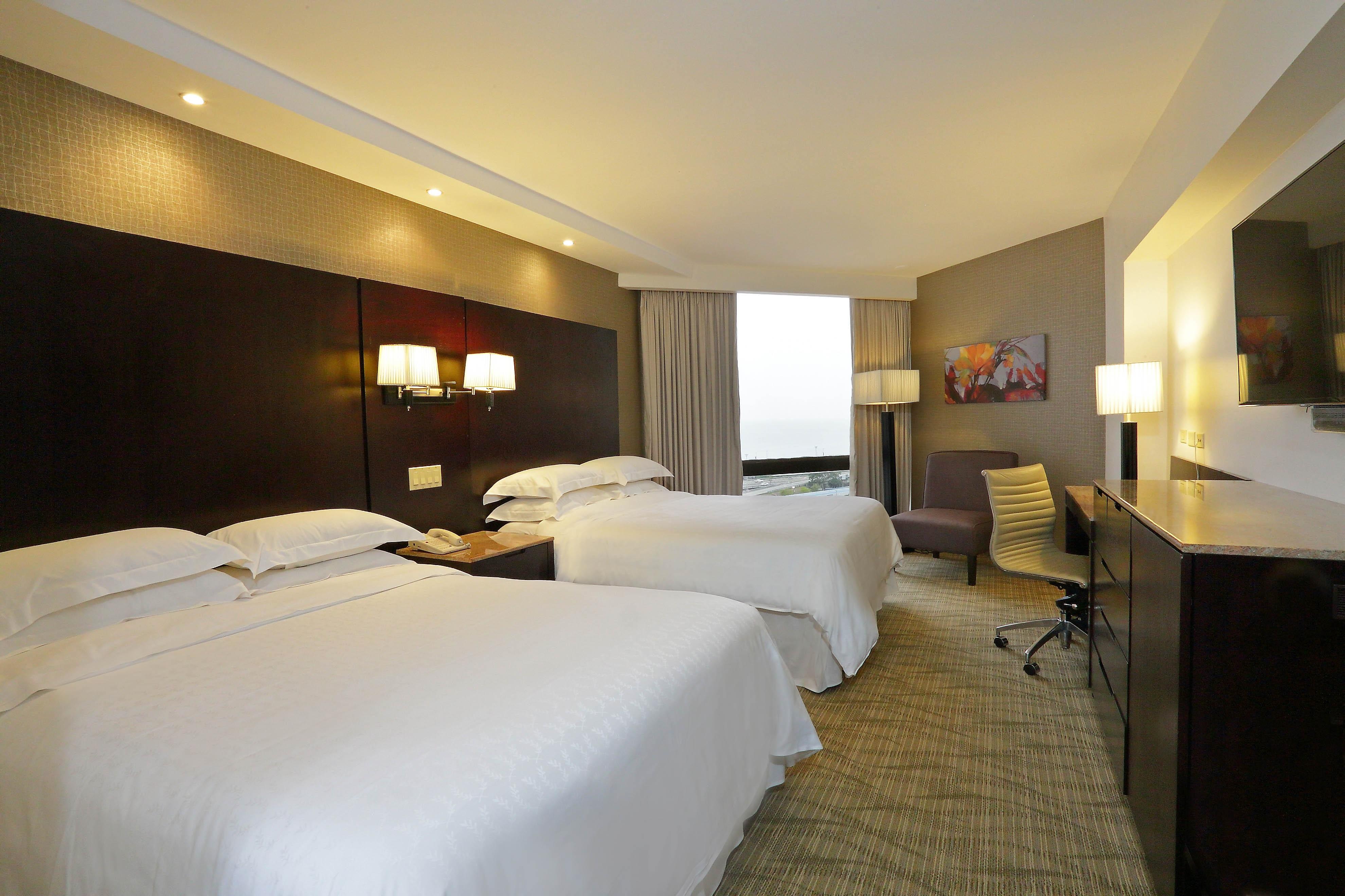 Sheraton Grand Panama Exteriör bild A guest room at the Sheraton São Paulo.