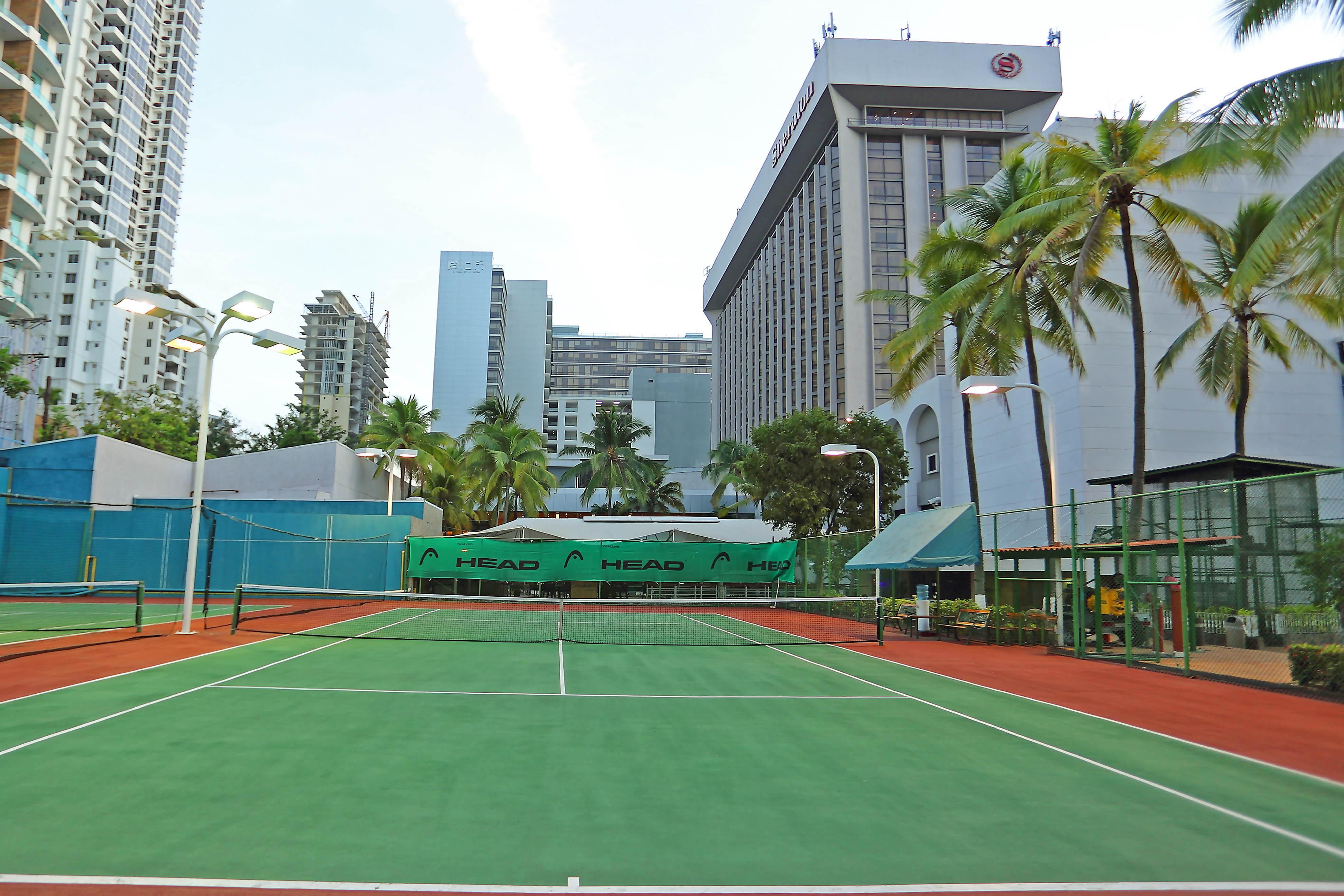 Sheraton Grand Panama Exteriör bild Tennis courts at the hotel