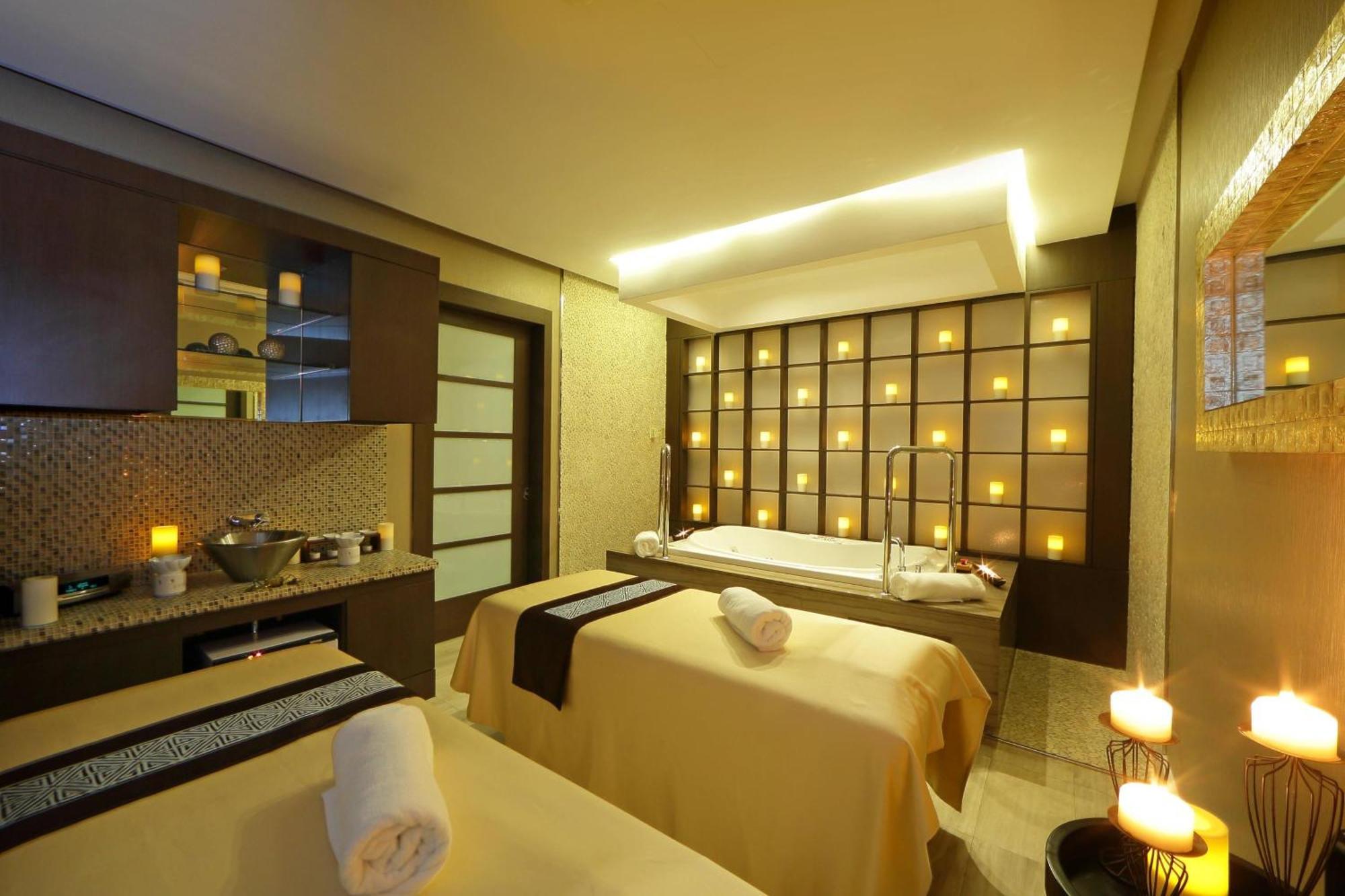 Sheraton Grand Panama Exteriör bild A spa treatment room