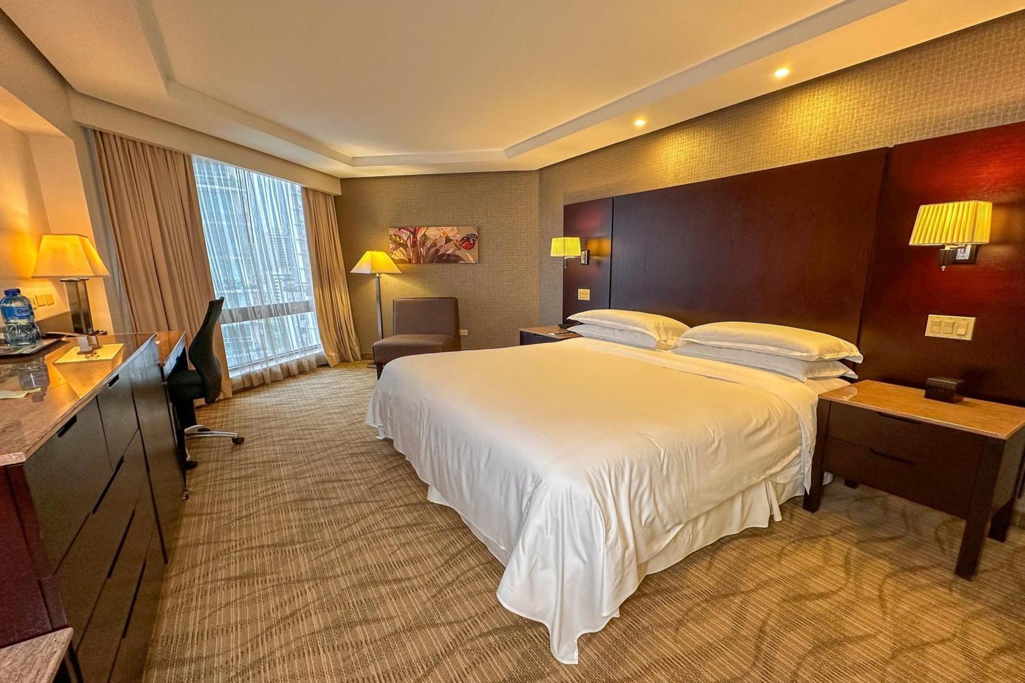 Sheraton Grand Panama Exteriör bild A room at the hotel