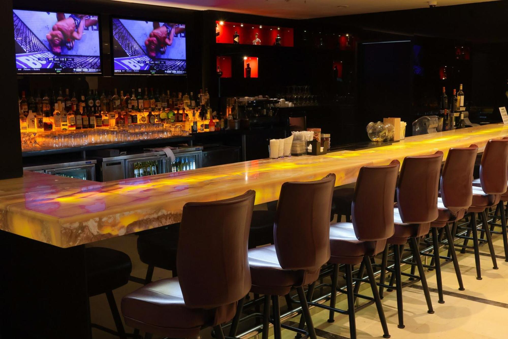 Sheraton Grand Panama Exteriör bild The bar at the Wynn